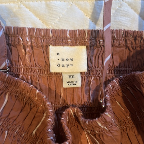 Dusty rose colored crop top from Target-size XS detachable straps - Picture 3 of 5